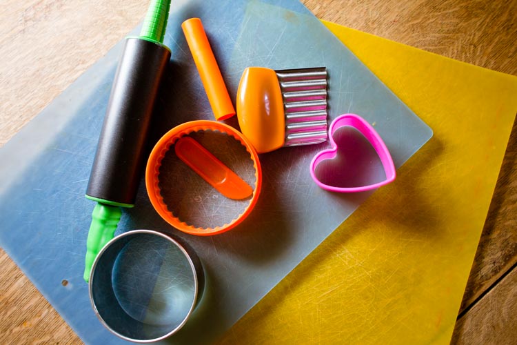 air dry clay trinket dishes 5 |www.sparklestories.com| by thistle by thimble