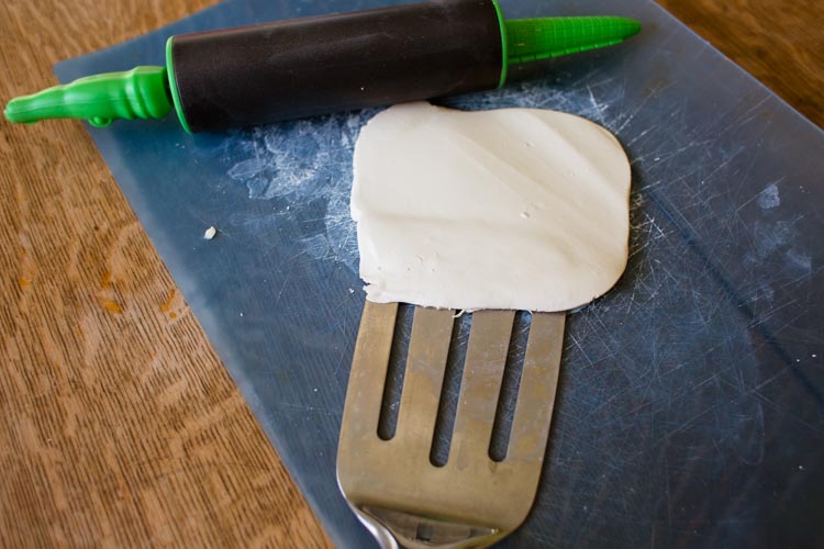 air dry clay trinket dishes 2 |www.sparklestories.com| by thistle by thimble