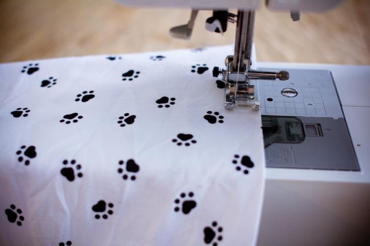 4. sew on the fold of contrast fabric