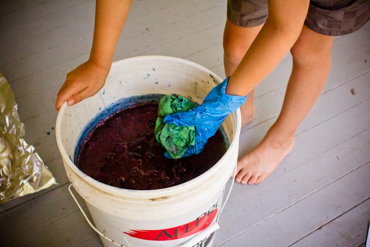 indigo tie dyed napkins 11 |www.sparklesotires.com| by thistle by thimble