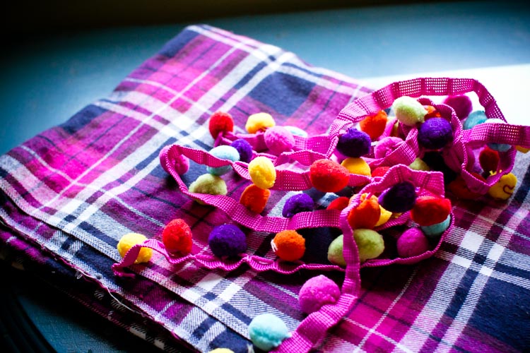 20 minute kid-sized bobble blanket scarf  6 |www.sparklestories.com| so many fairies