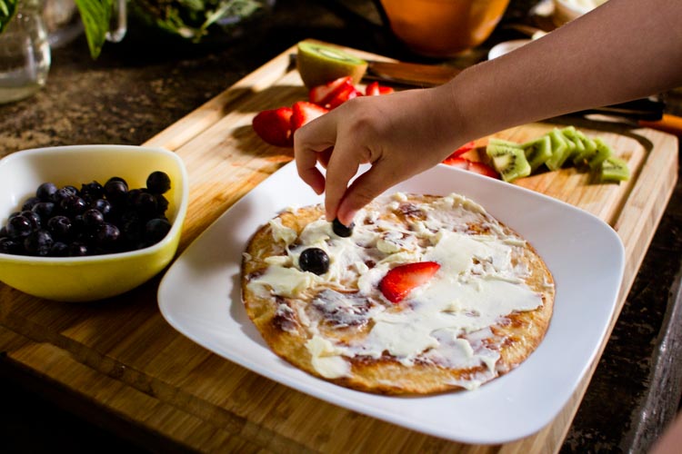 breakfast fruit pizza 6 | www.sparklestories.com| at home with martin & sylvia