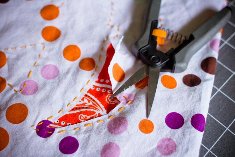 pillowcase cross-body trick-or-treat bag 5 |www.sparklestories.com| by thistle by thimble