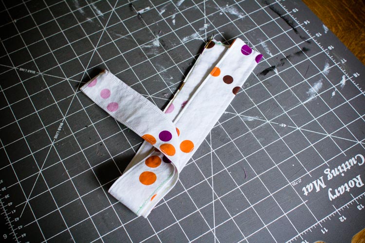 pillowcase cross-body trick-or-treat bag 16 |www.sparklestories.com| by thistle by thimble