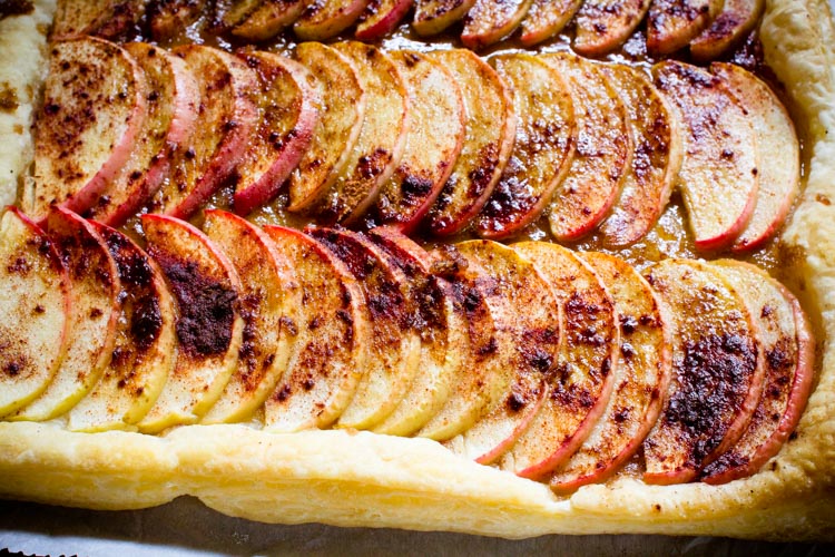 "apples in a row" tart 9 |www.sparklestories.com| by thistle by thimble