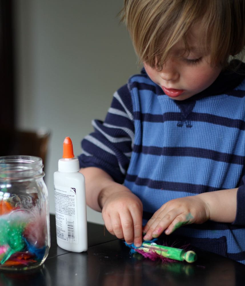 Decorating-DIY-dress-up-peg-dolls-with-feathers