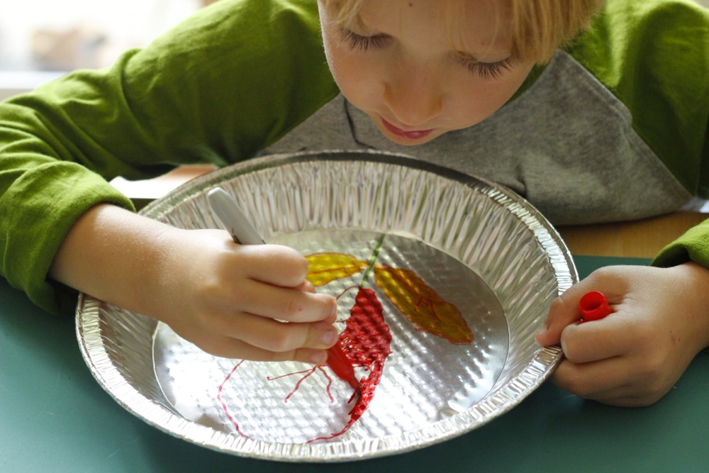 Decorating-Pie-Plates-for-Autumn-Garland-Sparkle-Stories