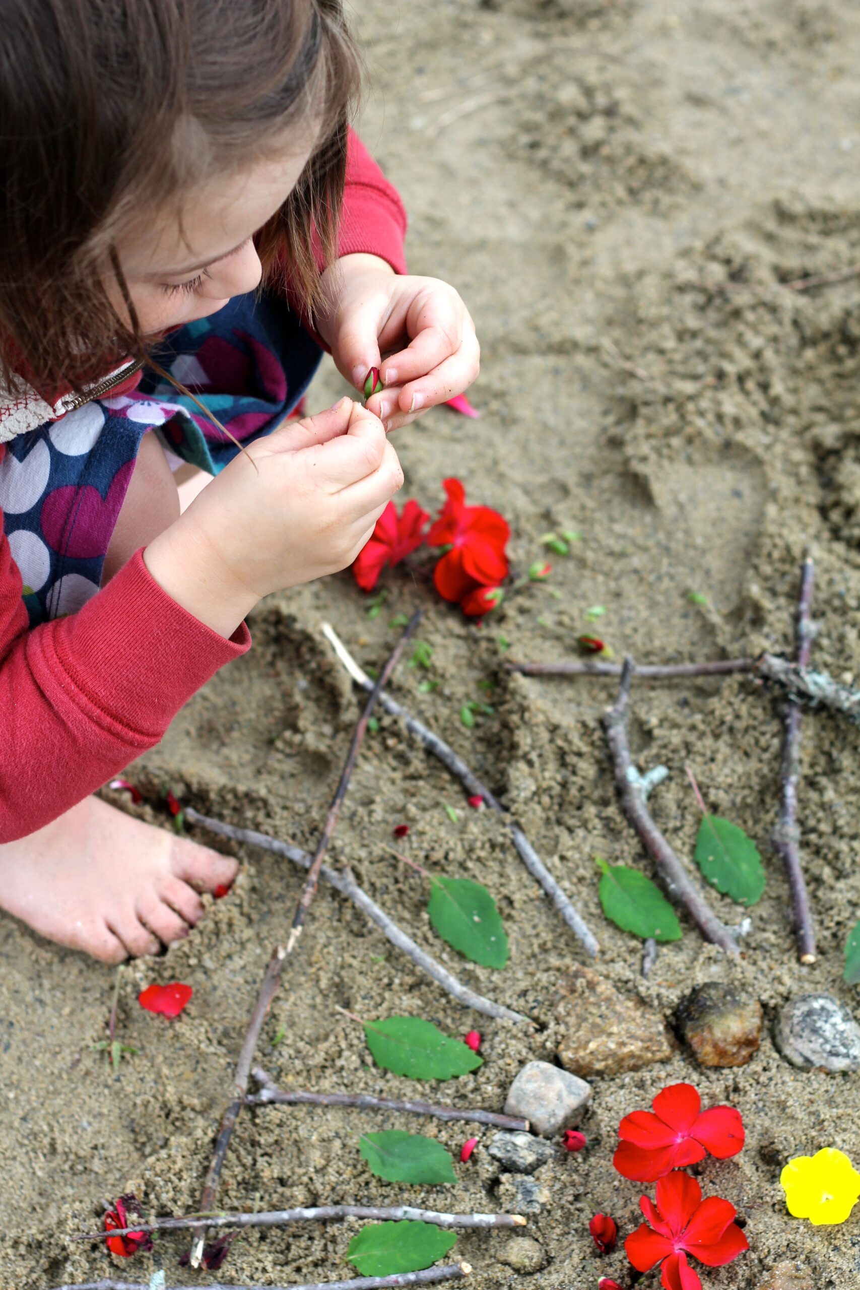 Kids-can-make-lovely-nature-mandalas-?-a-quiet-and-easy-craft