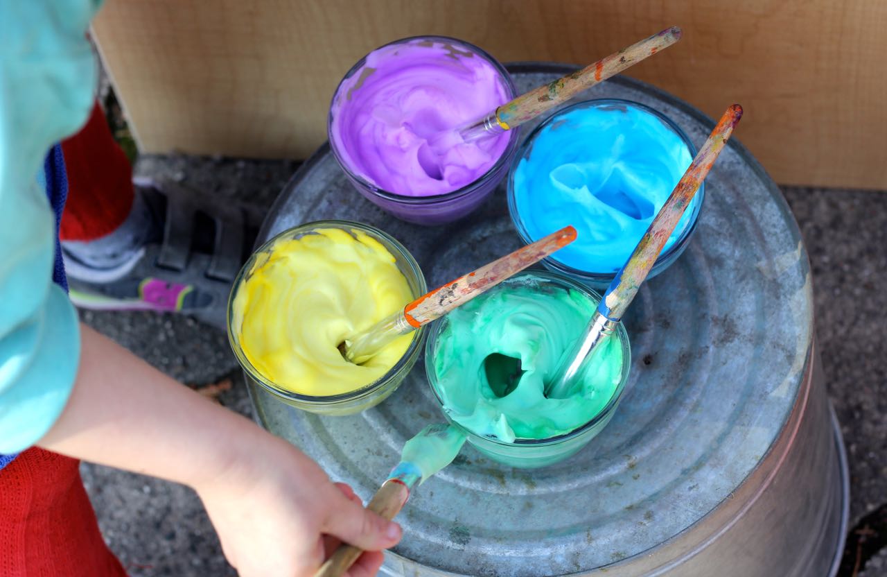 Painting-with-homemade-bath-paint-?-easy-DIY-fun?