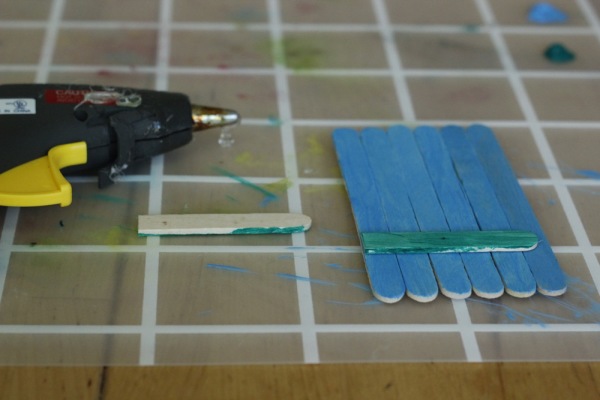 Sparkle-Stories-Assembling-the-Fairy-Door-600x400