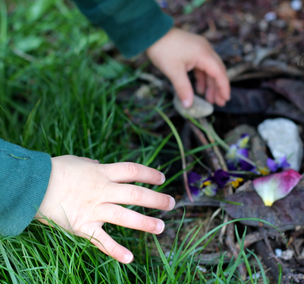 Sparkle-Stories-How-to-Build-a-Fairy-House