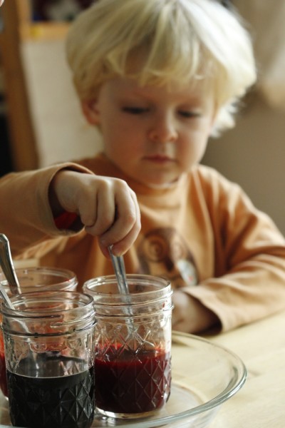 Sparkle-Stories-Mixing-Dyes-for-Playsilks-2-400x600