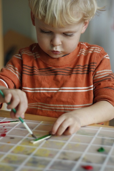 Sparkle-Stories-Painting-Popsicle-Sticks-to-Make-Fairy-Doors-400x600