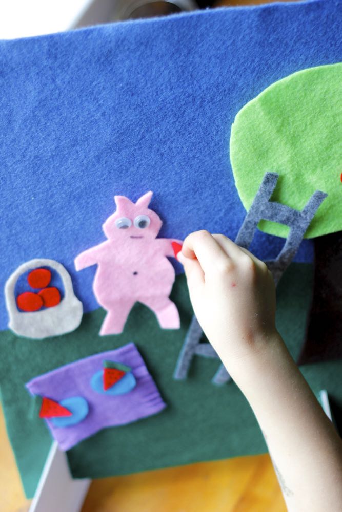 Telling-a-Story-with-a-DIY-Felt-Board