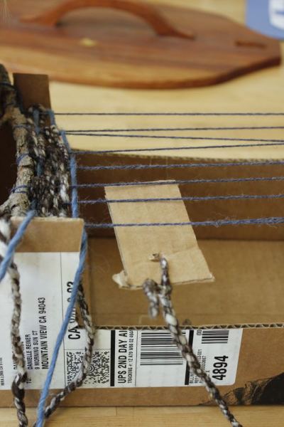 Using-a-Shuttle-to-Make-a-Woven-Tapestry-400x600