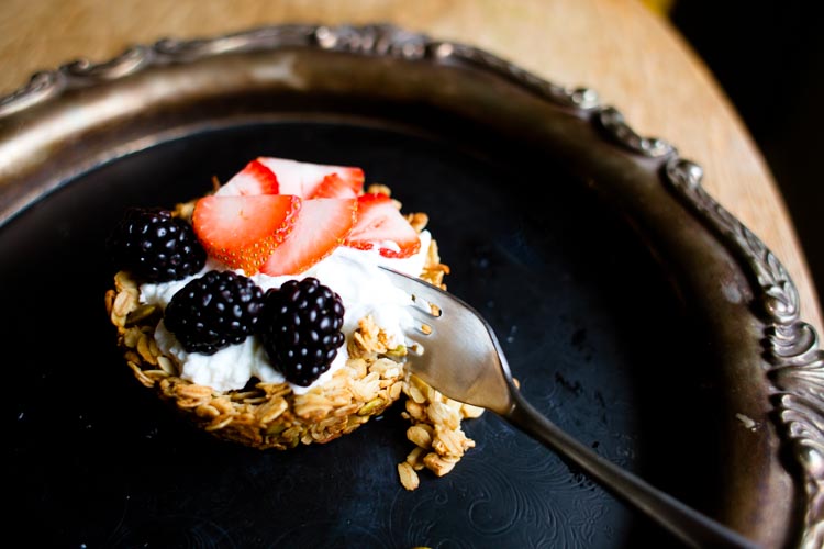 granola berry breakfast tart 10 | www.sparklestories.com| martin & sylvia's nature school