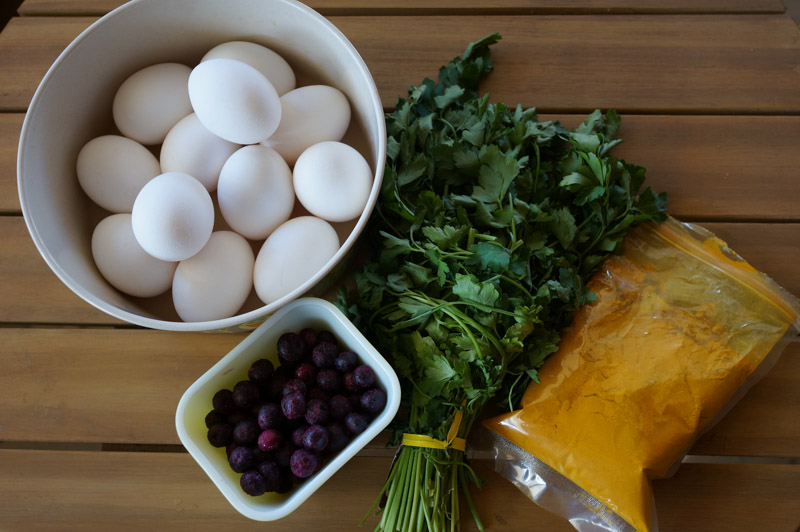 natural egg dye 1| www.sparklestories.com| martin & sylvia